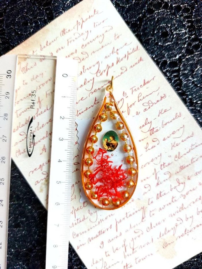 magnifique pendentif en résine avec une image religieuse - photo numéro 2