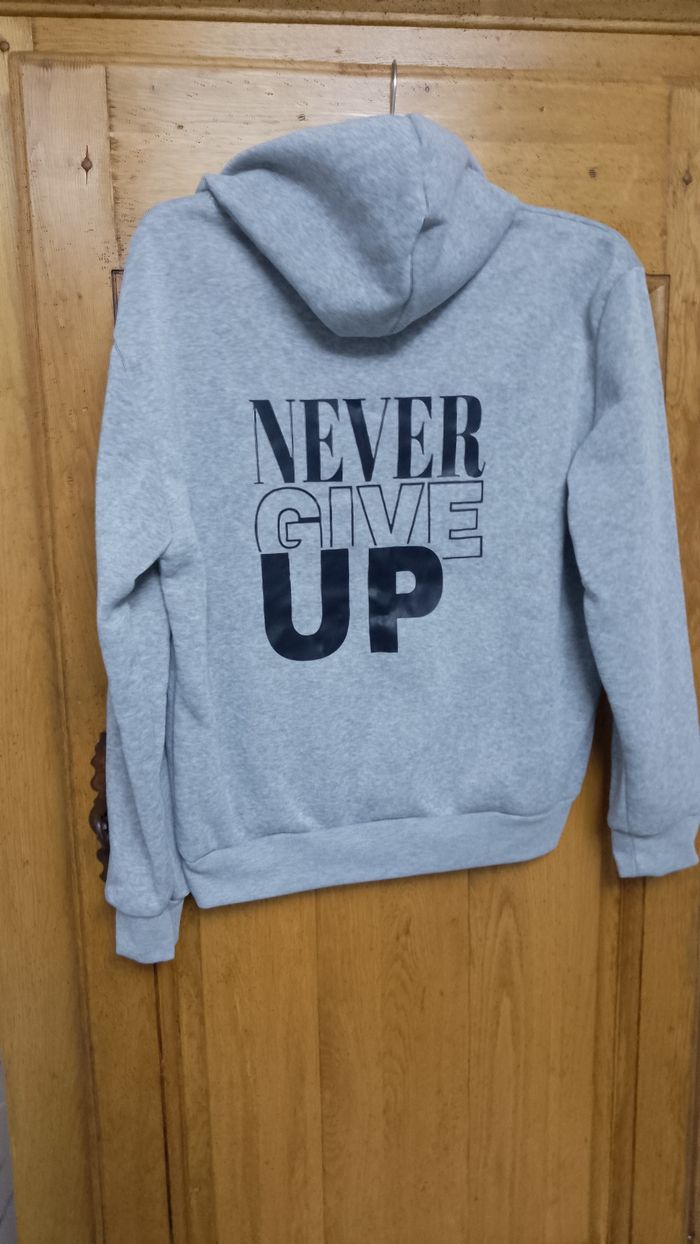 Sweat a capuche imprimé femme taille M - photo numéro 2