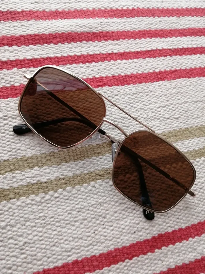 😎 Lunettes de soleil - photo numéro 4