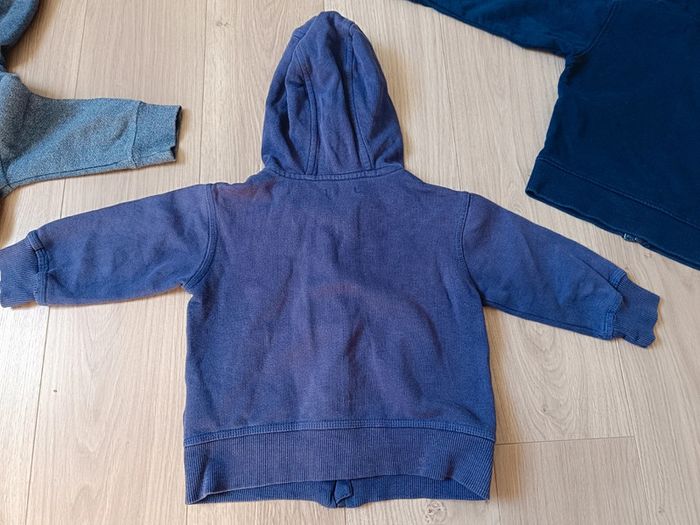 Lot vêtements 2 ans garçon - photo numéro 14