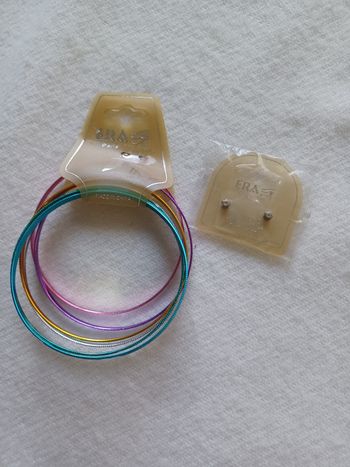 Lot 2 bijoux fantaisie bracelets +magnetic nez/oreille