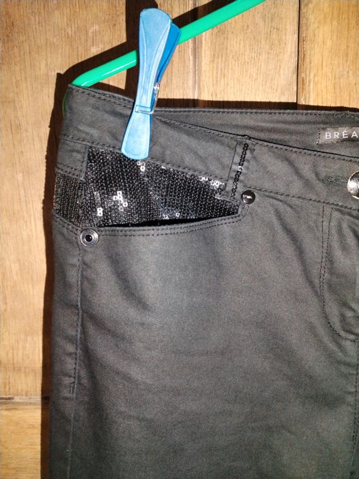 Pantalon noir ( un peu délavé) - photo numéro 2