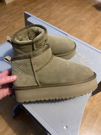 UGG taille haute taupe (taille 39)