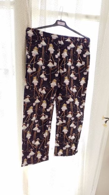 Bas de pyjama multicolore     avec poches  taille 38/40 très bon état