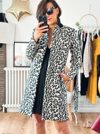 Manteau Maje motifs léopard taille 36 noir et beige