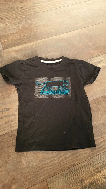 T-shirt airness 4 ans en très bon état