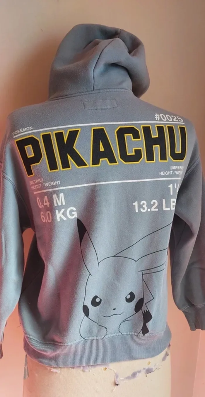Sweat à capuche Pikachu enfant, en bon état, taille 9-10 ans - photo numéro 3