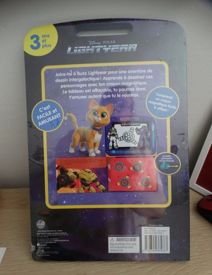 Livre avec tableau magique - photo numéro 4