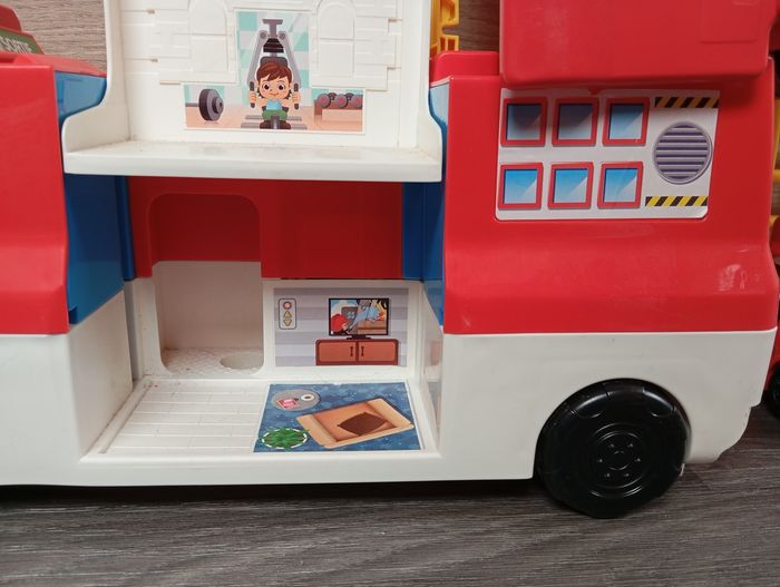 Camion caserne de pompiers - photo numéro 6