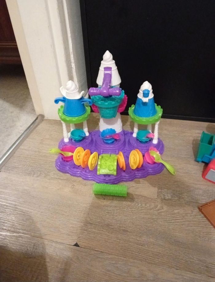 Lot de jouet et pâte à modeler - photo numéro 7