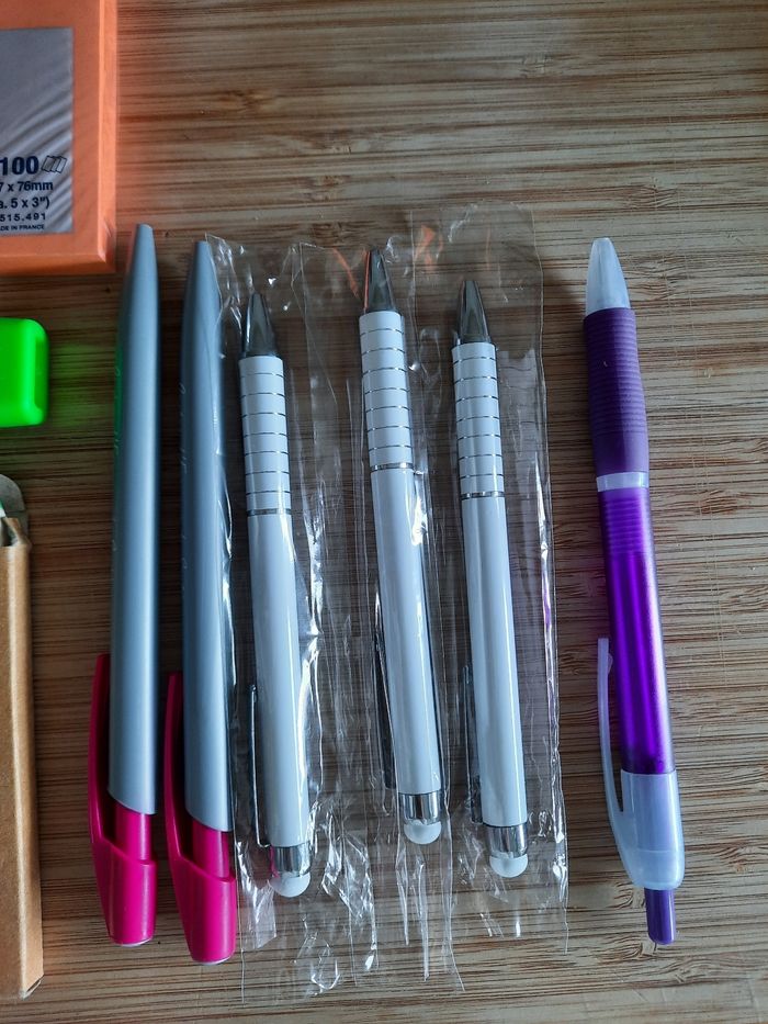 Lot fournitures scolaires NEUF - photo numéro 2