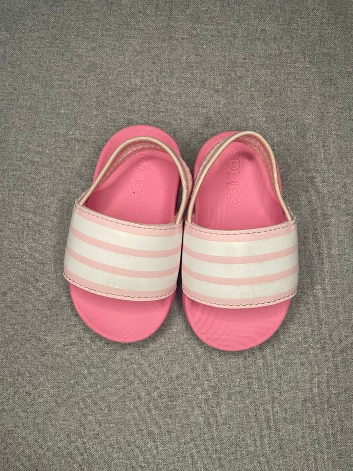 Claquettes bébé Adidas – Taille 20 – Très bon état