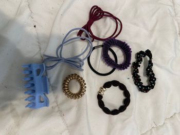 Lot accessoires cheveux élastiques et pince