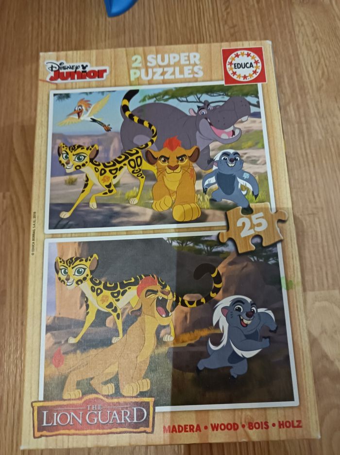 Lot de 2 puzzles la garde du roi lion