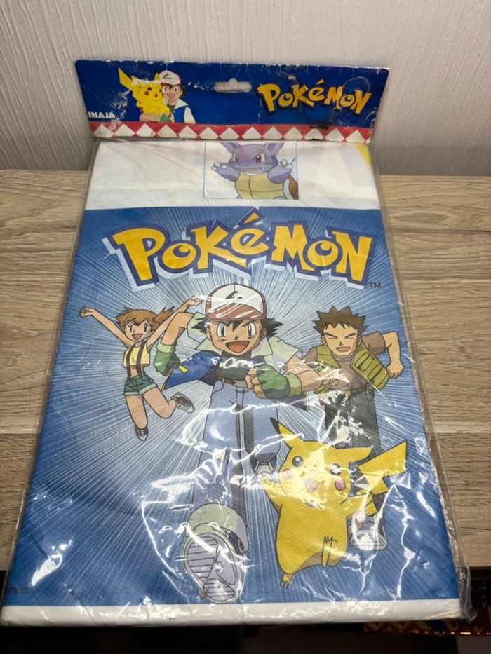 Nappe en papier vintage Pokémon goodies