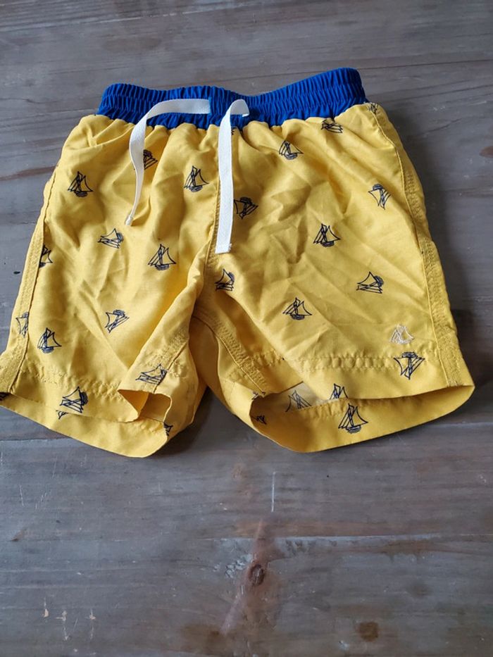 Short de bain 18 mois Petit Bateau.