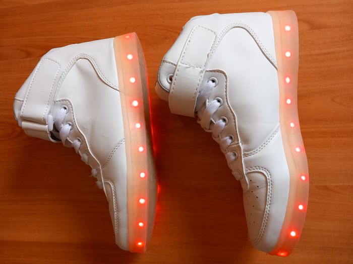 BASKETS A LED - photo numéro 3