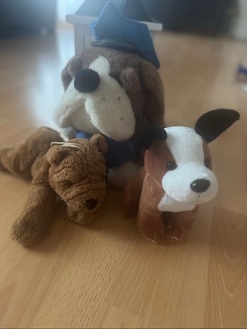 Lot de 3 peluches chiens