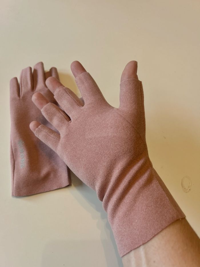 Jolies mitaines NEUVES pour femme  CHAUDES  de couleur rose - photo numéro 4