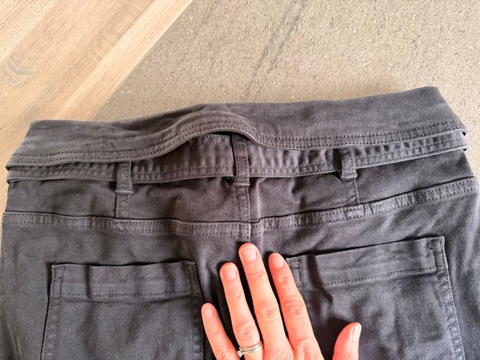 Jean noir - photo numéro 4