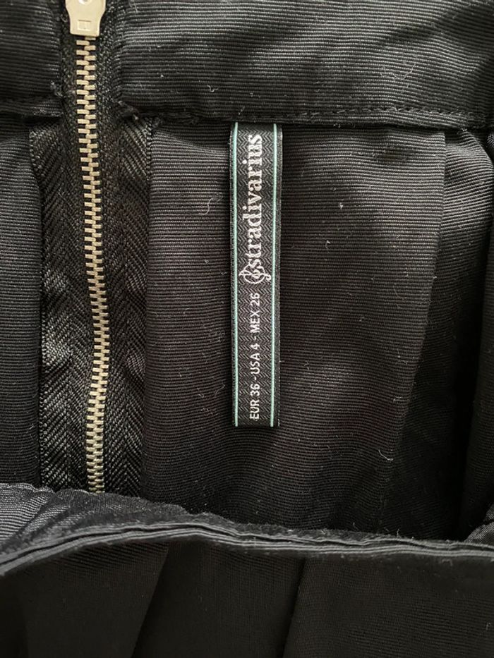 Jupe noire Stradivarius - photo numéro 3
