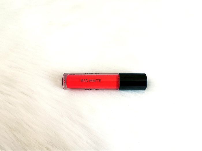 Rouge à lèvres rouge mate Nocibé neuf 🖤 - photo numéro 2