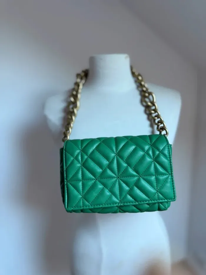 Superbe sac matelassé simili cuir vert Zara état neuf 🌸