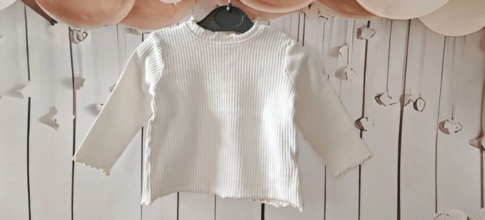 Haut fille manche longue blanc côtelé H&M 6 9 mois - photo numéro 2
