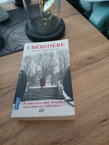 LIVRE L HERITIERE DE HANNE VIBEKE HOLST