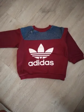 Pull adidas 18 mois