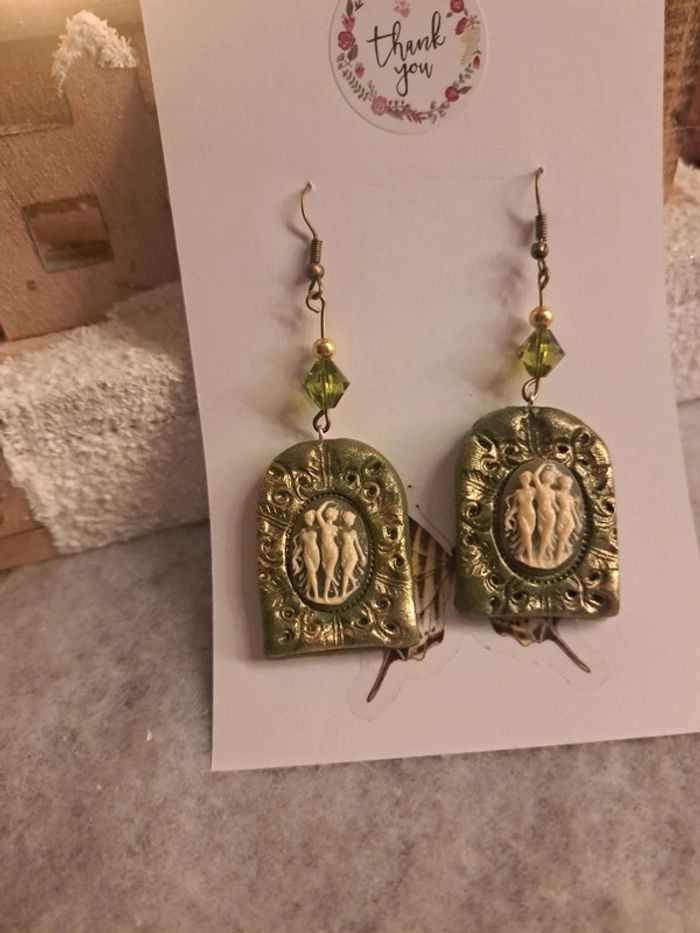 Boucles d'oreilles pendante pâte polymere avec camé - photo numéro 3