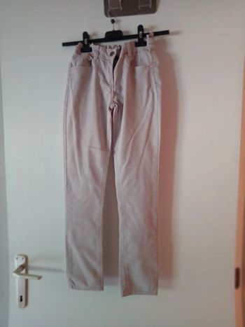 Joli pantalon rose pâle.  10 ans