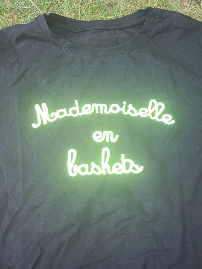 T-shirt femme mademoiselle en basket - photo numéro 2