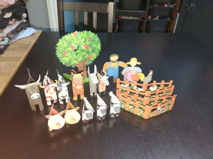 La vie a la ferme personnage figurines carton jouet écologique