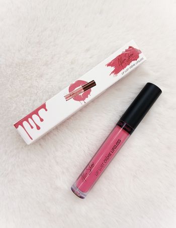 Gloss / Brillant à lèvres waterproof, neuf