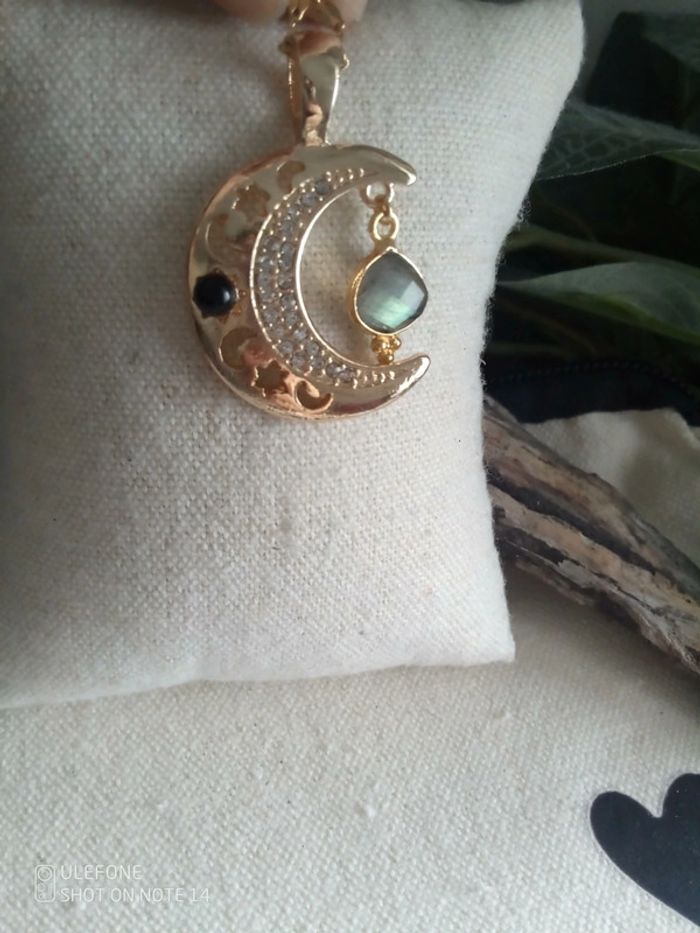 Collier pendentif lune avec pierres de labradorite et obsidienne