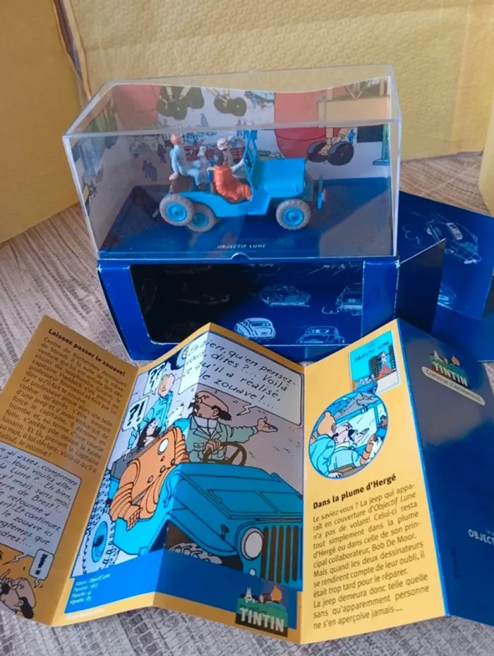 En voiture Tintin objectif Lune Hergé moulinsart 2001