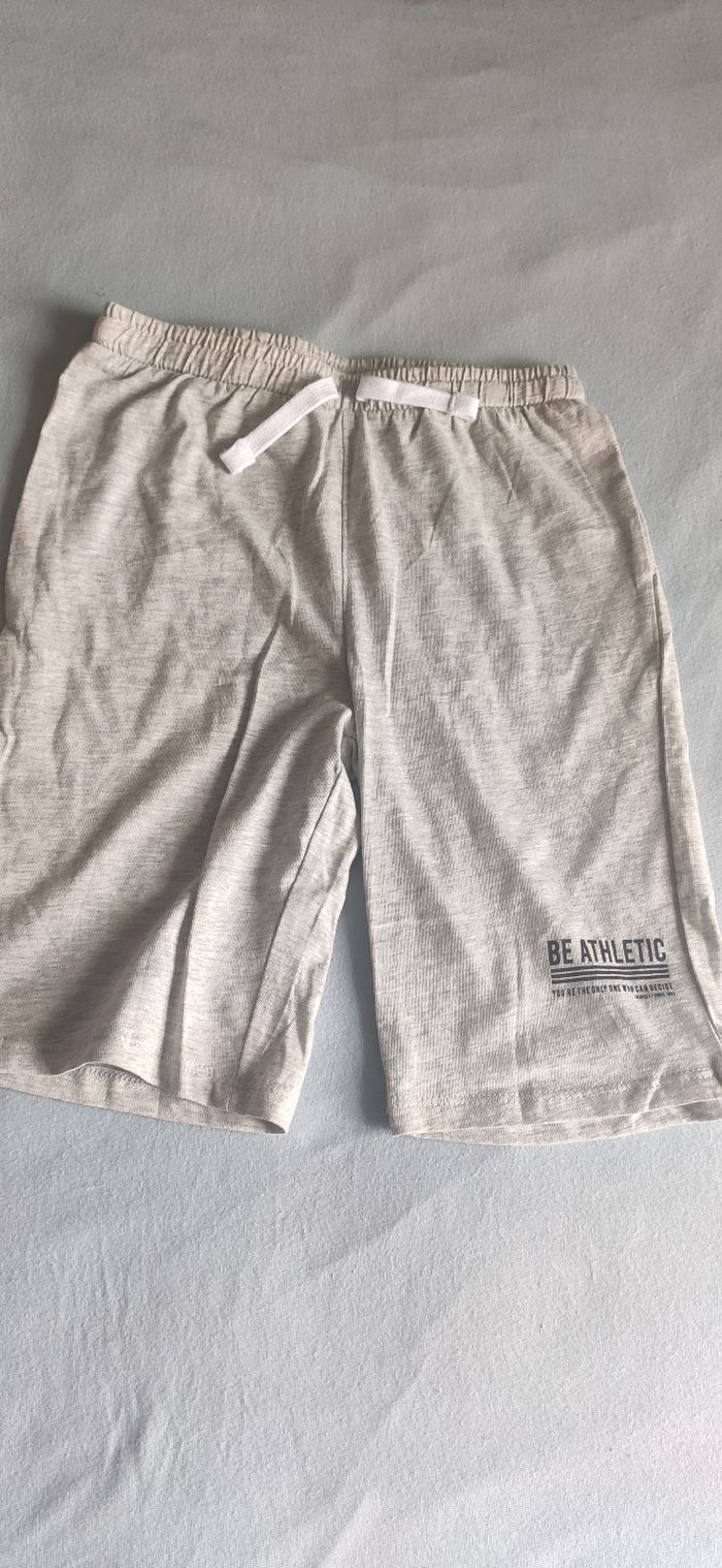 Short léger garçon 8 an neuf