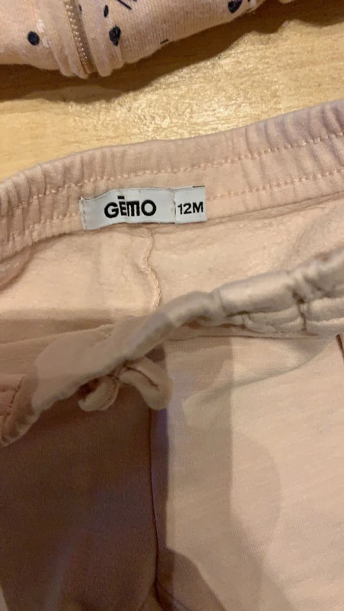 Ensemble veste à capuche et pantalon rose Gémo taille 12 mois en très bon état - photo numéro 5
