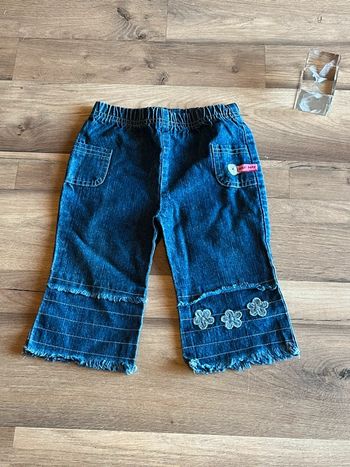 Je vend un jean large bébé fille 12 mois très bon état