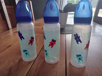 Lot de 3 biberons 240 ml neufs