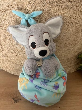 Doudou chien gris belle et le clochard baluchon bleu  Disney