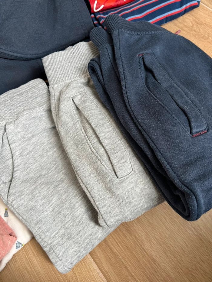 Lot vêtements 6ans - photo numéro 3