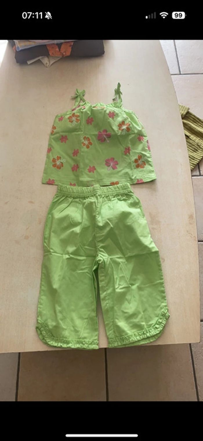 Ensemble vert taille 24 mois