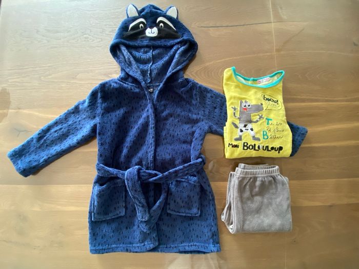Pyjama et robe de chambre 3-4ans