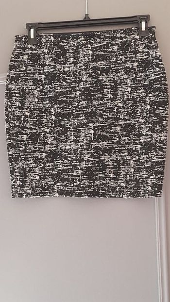 Jupe  dessus du genou chiné noire et blanc  stretch et élastique