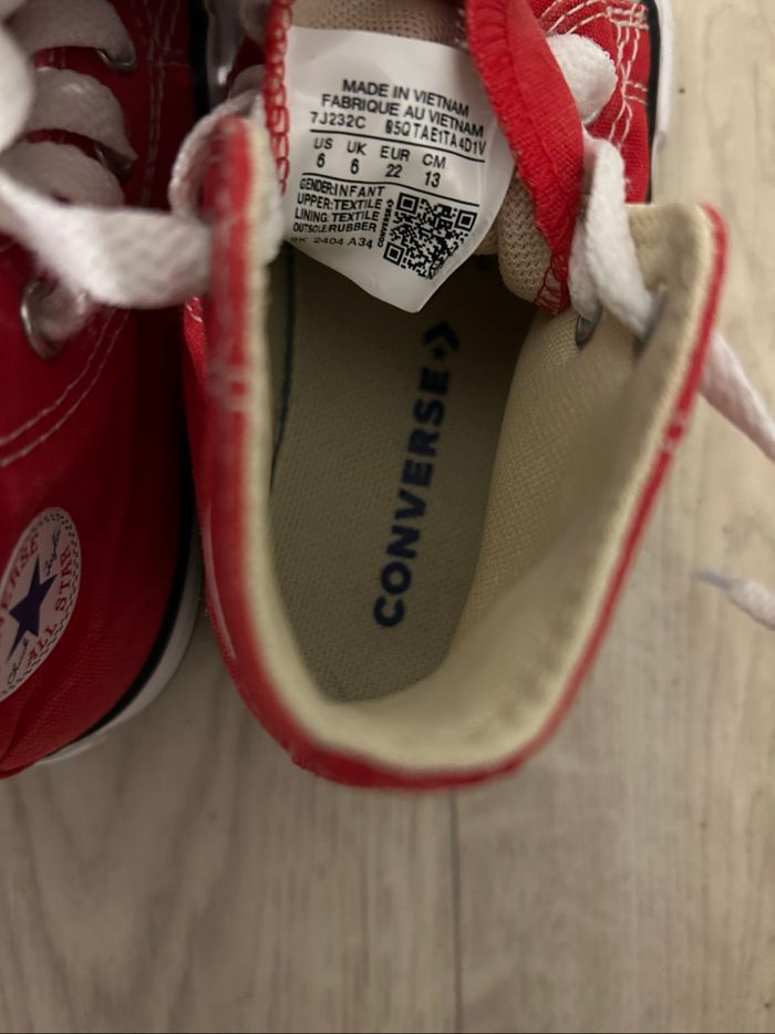 Converses rouges - photo numéro 3