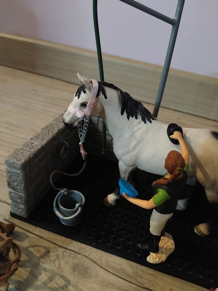 Cheval Schleich avec box de lavage