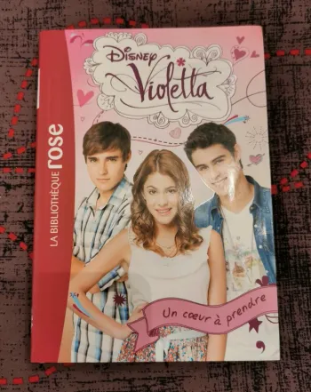 Livre Disney Violetta bibliothèque rose