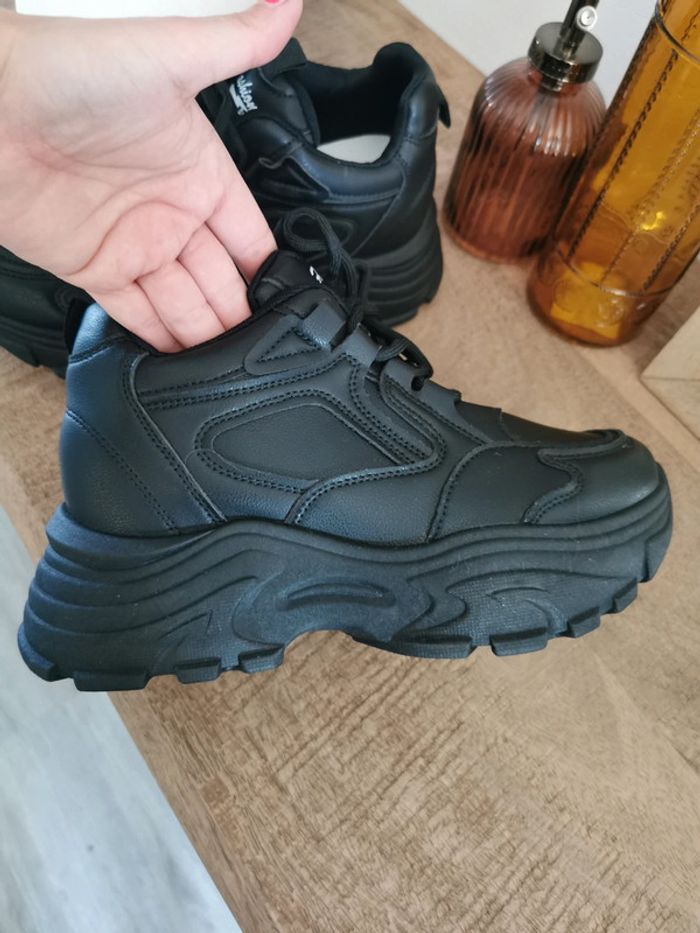 Baskets compensées noires à lacets - photo numéro 4